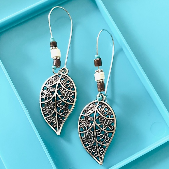 🆕 Bohemian Boho Tibetan Silver Leaf Filigree Hoop Earrings - Picture 1 of 4